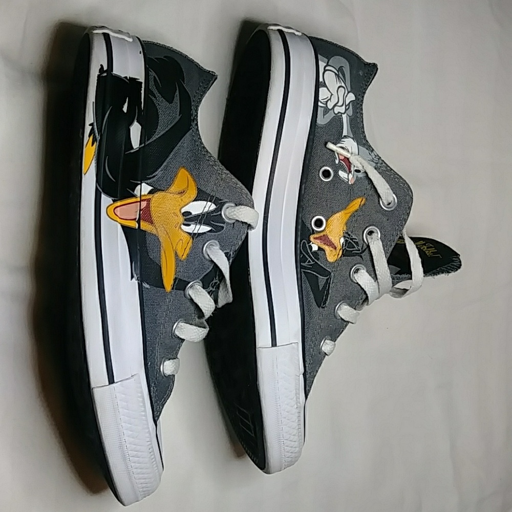 Looney Tunes Converse
